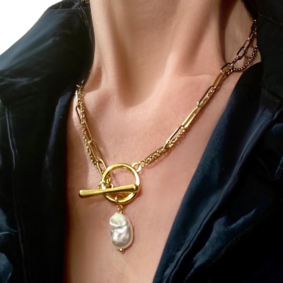 SOLD🌹HP🌹NEW 2-Way Toggle Pearl Necklace Gold Double Chain Statement Necklace - Picture 3 of 5